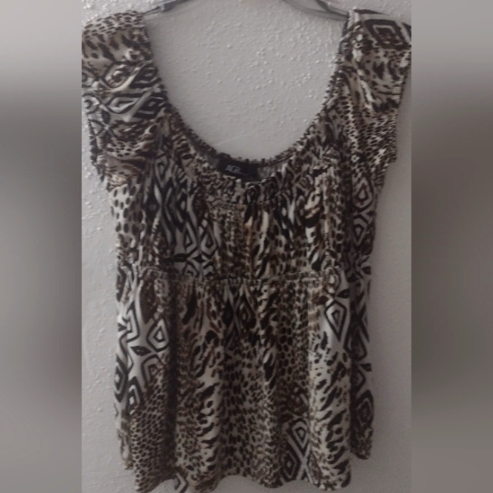 AGB women's M petite leopard print baby doll pullover blouse